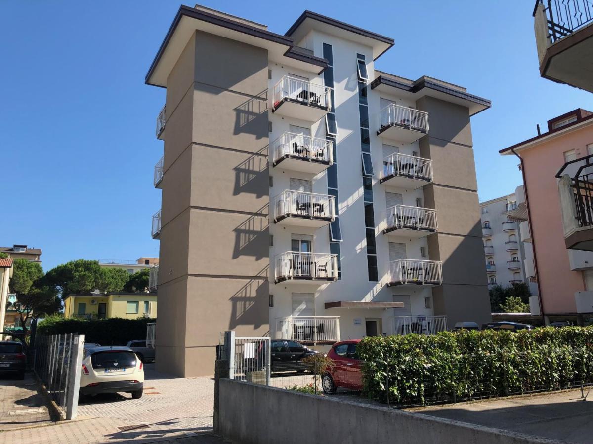 Residence Alba D'Oro Solo Famiglie Lido di Jesolo Buitenkant foto
