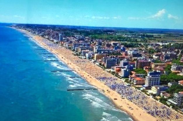 Residence Alba D'Oro Solo Famiglie Lido di Jesolo Buitenkant foto
