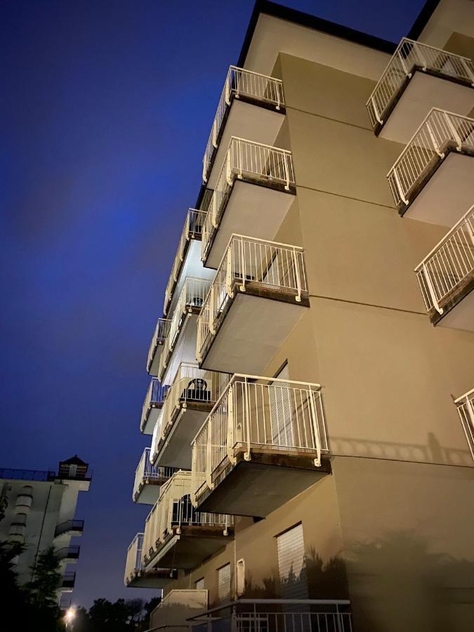 Residence Alba D'Oro Solo Famiglie Lido di Jesolo Buitenkant foto